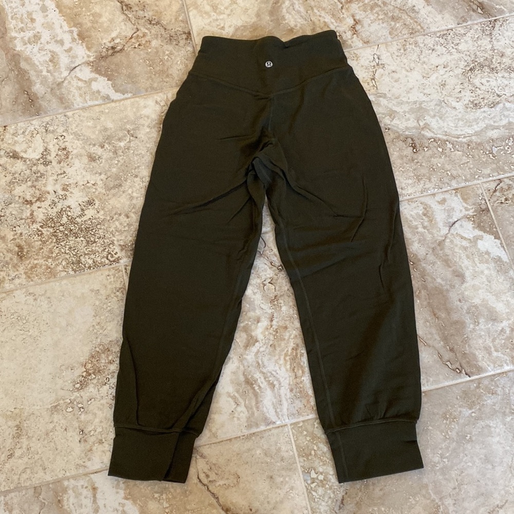 Green Lululemon cropped joggers